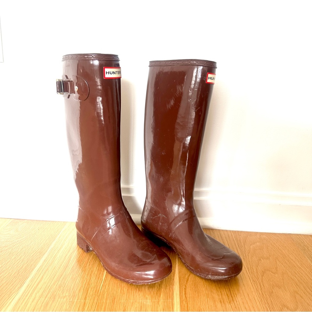 Hunter Rain Boots. Hunter Women’s Orginal Tall Gloss Rain Boots, Size 7 Burgundy